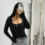 Siyah Kare Yaka Parmak Geçmeli Bluz