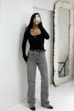 Siyah Kare Yaka Parmak Geçmeli Bluz - Görsel 3