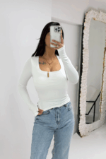 Beyaz Kare Yaka Parmak Geçmeli Bluz