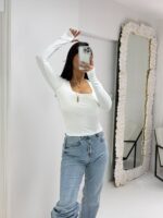 Beyaz Kare Yaka Parmak Geçmeli Bluz - Görsel 2