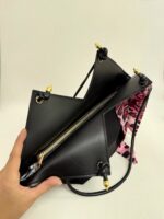 Siyah Deri Detay Süet Çanta - Görsel 3