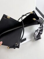 Siyah-Beyaz Fularlı Çanta - Görsel 3