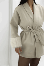 Bej Kolları Tüylü Kısa Kaban - Görsel 4