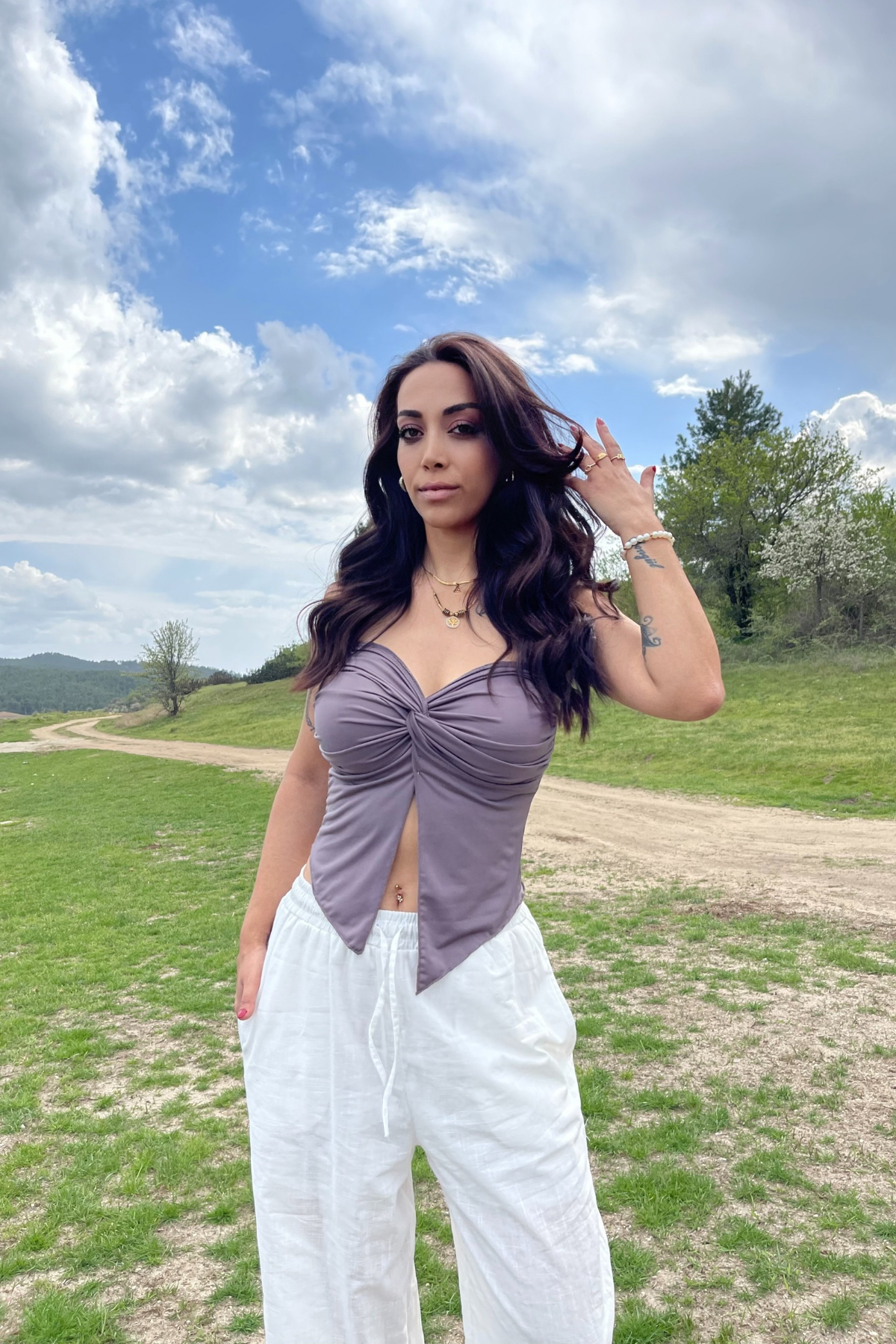 untitled-design-2-4 Gri Dekolteli Crop - Görsel 1