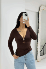 Acı Kahve Gold Detay Göğüs Pencere Dekolteli Bluz - Görsel 2