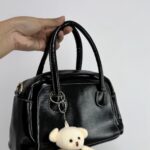 Siyah Ayıcık Aksesuar Parlak Deri Çanta