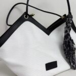 Siyah-Beyaz Fularlı Çanta