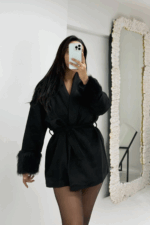 Siyah Kolları Tüylü Kısa Kaban - Görsel 3