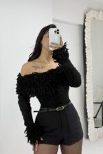 Siyah Püsküllü Madonna Kazak