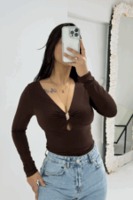 Acı Kahve Gold Detay Göğüs Pencere Dekolteli Bluz