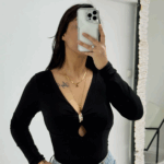 Siyah Gold Detay Göğüs Pencere Dekolteli Bluz