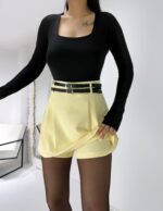 Sarı Kemerli Şort Etek - Görsel 2