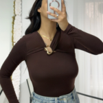 Kahverengi Tokalı Bluz