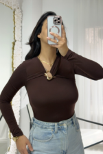 Kahverengi Tokalı Bluz