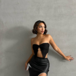 Siyah Oval Yırtmaçlı Taşlı Mini Etek