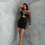 Siyah Pullu Dekolteli Mini Elbise