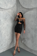 Siyah Pullu Dekolteli Mini Elbise